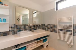 Maisons de vacances Villa Valle di Corte - Avec piscine et vue mer : photos des chambres
