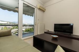 Delmare Kram Vee apartment