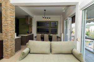 Delmare Kram Vee apartment