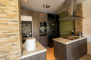 Delmare Kram Vee apartment