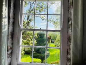 Unique Country Estate nr Mountains & Beach