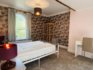 Unique Country Estate nr Mountains & Beach