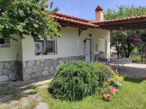 Summer House 150m from the beach for 5 persons.