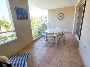 Appartements Appartement T3 avec garage privatif, terrasse, a 400m des plages et proches commerces - FR-1-316-229 : photos des chambres