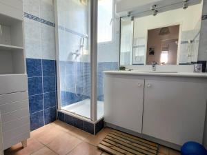 Appartements Appartement T3 avec garage privatif, terrasse, a 400m des plages et proches commerces - FR-1-316-229 : photos des chambres