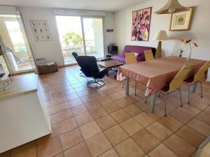 Appartements Appartement T3 avec garage privatif, terrasse, a 400m des plages et proches commerces - FR-1-316-229 : photos des chambres