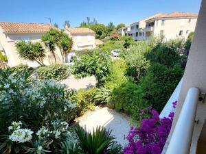 Appartements Appartement T3 avec garage privatif, terrasse, a 400m des plages et proches commerces - FR-1-316-229 : photos des chambres