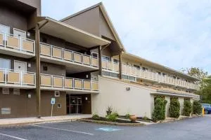 Days Inn by Wyndham Harrisburg North - Halifax