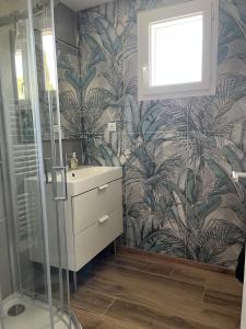 Appartements Sea, Sweet & Sun - Vue sur mer - T3 - Plage commerce et port a pieds : photos des chambres