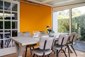 Familie bungalow op vakantiepark bij zee