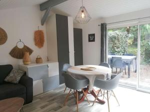 Maisons de vacances Hossegor - Petite maison mitoyenne 35m2&jardin : photos des chambres