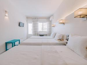 Family Room with Terrace room in Hostal Las Gaviotas