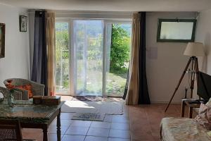 Appartements T.Belle Vue Panoramique au coeur du Luberon 40m2 + pergola . jardin. P : photos des chambres
