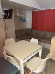 Campings MOBIL-HOME NEUF 6 PERSONNES reservation du samedi au samedi en juillet et aout : photos des chambres