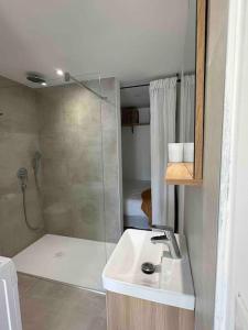 Appartements Studio a 2min a pied de la plage : photos des chambres