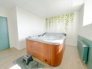 Appartements Marquisette - Appartement, Piscine et Spa a La Ferme du Bois : photos des chambres