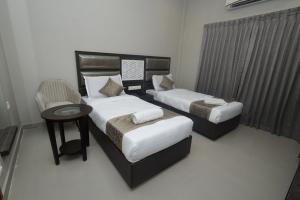 Grand Courtyard Business Hotel, Saligramam