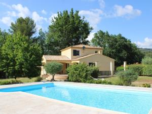 Maisons de vacances Comfy holiday home in Ville Croze with pool : photos des chambres