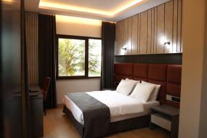 Deluxe King Suite room in Hotel Lazlakar