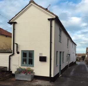 Oyster Cottage, 200 year old Fishermans Cottage