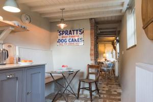 Oyster Cottage, 200 year old Fishermans Cottage