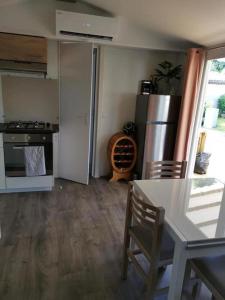 Campings Mobil home - Clim, LL, TV - Camping Les Sables du Midi '4 etoiles' - 001 : photos des chambres