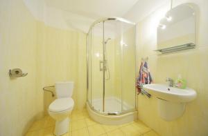 ŁÓDZKI DOM TURYSTYCZNY ŁÓDŹ Helenówek-Pokoje gościnne z łazienkami