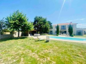 Villas Villa Clisson 4 chambres avec piscine privee sur golf pays de saint gilles : photos des chambres