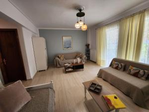 Queen Aspri apartment 3 min to the beach!