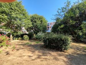 Les CHÊNES appartement climatisé avec terrasse à 8mn à pieds de la plage