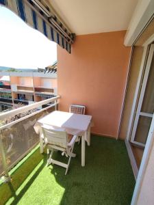 Les CHÊNES appartement climatisé avec terrasse à 8mn à pieds de la plage