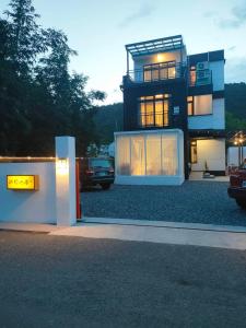 遇見山嵐獨棟包棟民宿寵物友善 - Ubytování bez kategorie ve městě Yuanshan