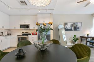 Chic Elegance in the Heart of NOLA 4-Bedroom Oasis Awaits