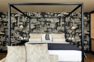 Junior Suite room in Infante Sagres – Luxury Historic Hotel