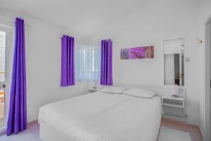 2 Bed Flat - Sleeps 4 - Pool - Terrace - Parking