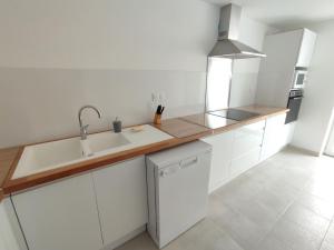 Maisons de vacances Maison au calme avec parking proche centre-ville : photos des chambres