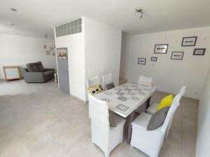 Maisons de vacances Maison au calme avec parking proche centre-ville : photos des chambres