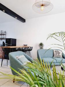 Appartements La Citadine, maison avec jardin… : photos des chambres