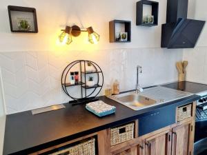 Appartements La Citadine, maison avec jardin… : photos des chambres