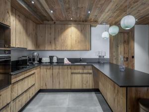 Appartement élégant avec jacuzzi à Val-dIsère - 4 chambres en suite, proche piste de Bellevarde - FR-1-567-87