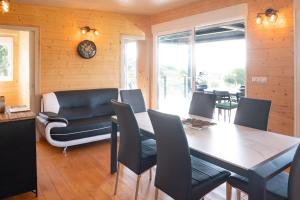 Chalets Cassiopee : Cottage avec piscine privee : photos des chambres