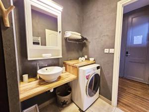 Appartements Meubles de l'Arsenal coeur de ville ! : photos des chambres