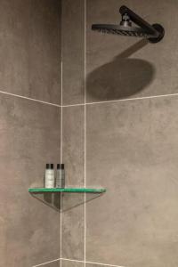 Brand New, Modern Studio Apartment in Loop Street