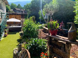 GÎTE REDROOSTER HOME - 160m2, 4 ch, 2 sdb, fibre, parking, sauna, bain à remous