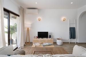 Amazing Sea View w 2 Bdr Ideal 4 Families w WiFi