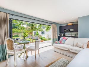 Charming Bosham Garden Lodge - Pass the Keys