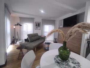 1B. Estudio muy luminoso en el corazón del tapeo.