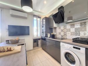 Nestor&Jeeves - PALAIS HISPANIA - Top floor apartment