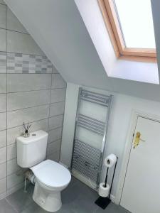Mayflower 3 Bedrooms House 7 Beds 2 Showers Off Road Parking