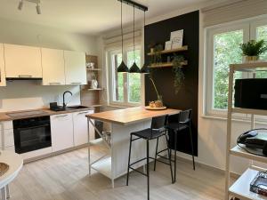 Summer Green Apartment